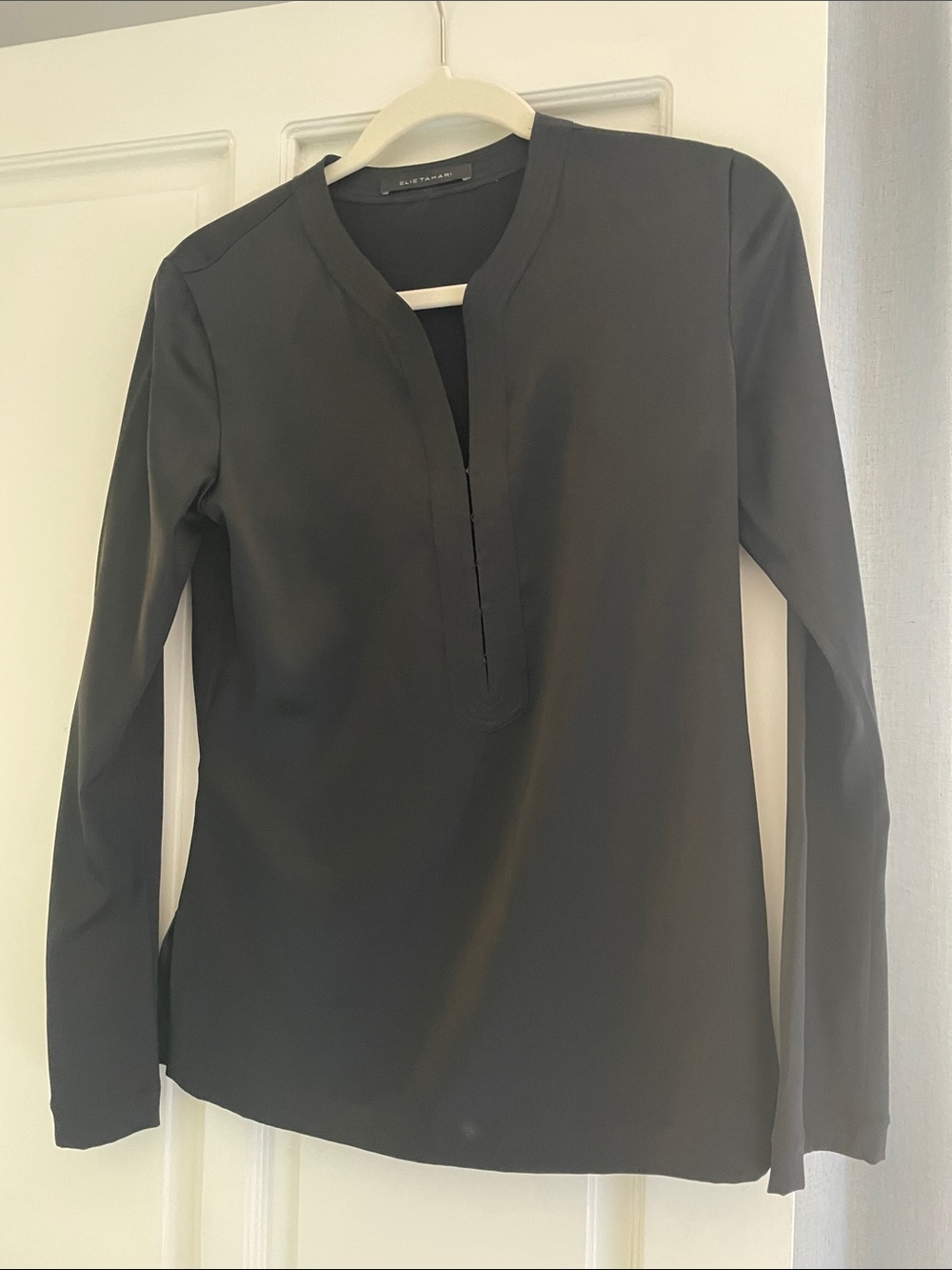 Elie Tahari Black Long-Sleeve Split V Tunic Blouse xs silk